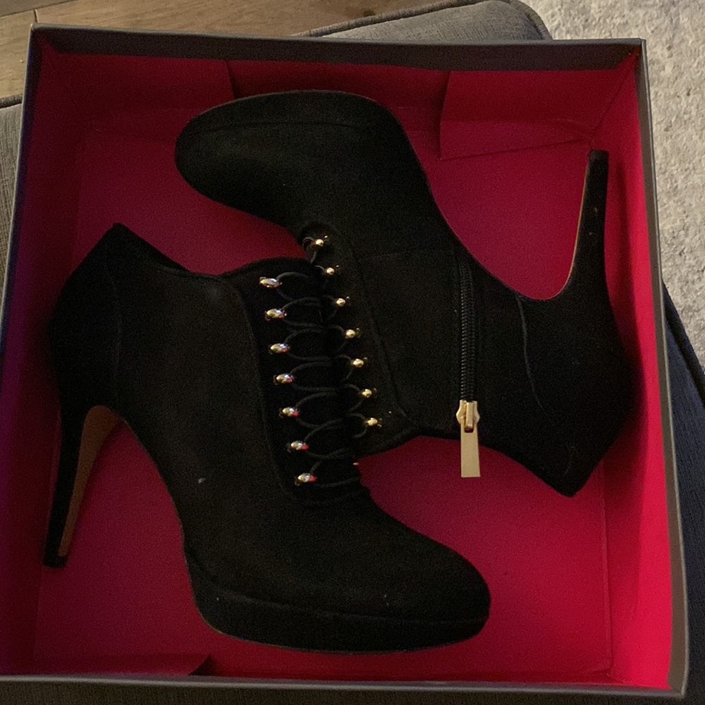 Heels - Picture 2 of 6